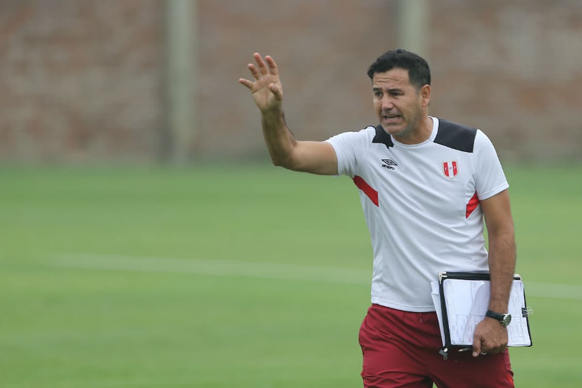 Daniel Ahmed trabajando para la Selección de Perú