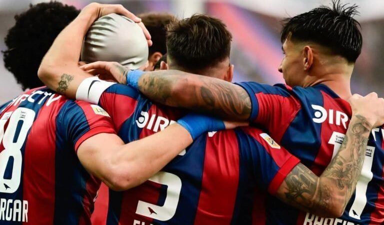 Jugadores de San Lorenzo celebrando una victoria ante Unión.