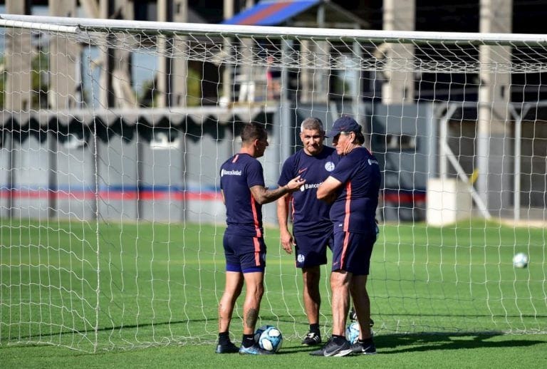 Alberto Acosta, Hugo Tocalli y Leandro Romagoli entrenadores del Ciclón