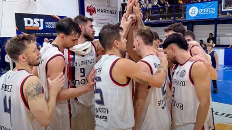 jugadores luego de la derrota ante el equipo juninense