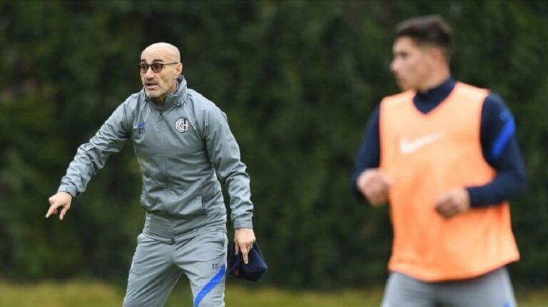 Paolo Montero dirigiendo pretemporada