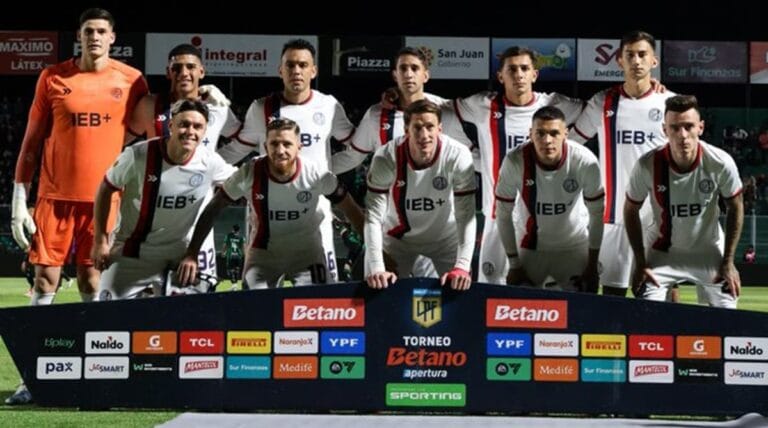 San Lorenzo formación ante San Martín de San JUan