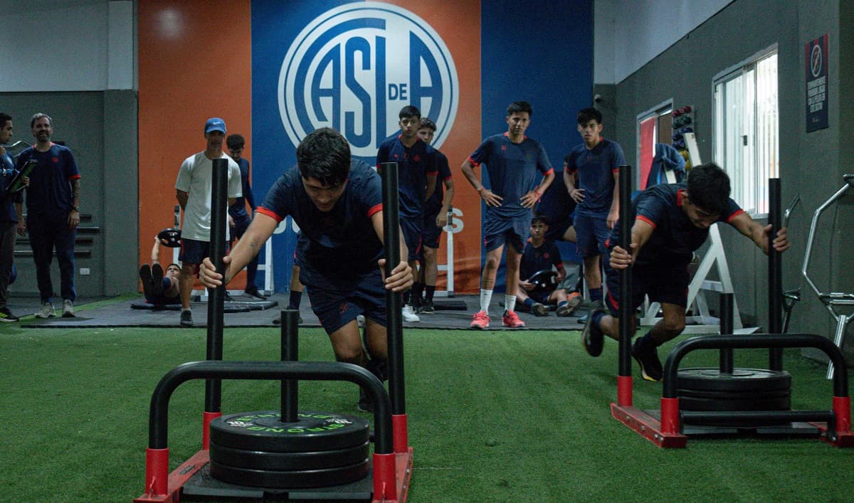 juveniles ciclon gimnasio