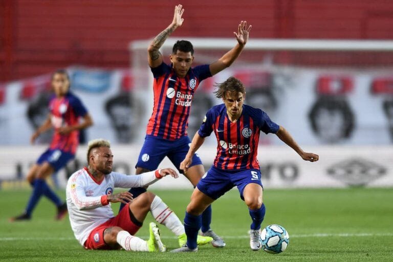 bichos y cuervos durante el encuentro