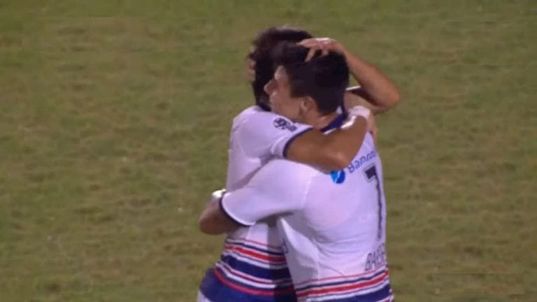 Festejo del gol de Adam Bareiro